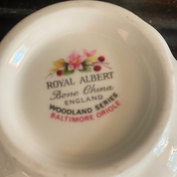 Royal Albert Woodland Series; Baltimore Oriole - Picture 5 of 6